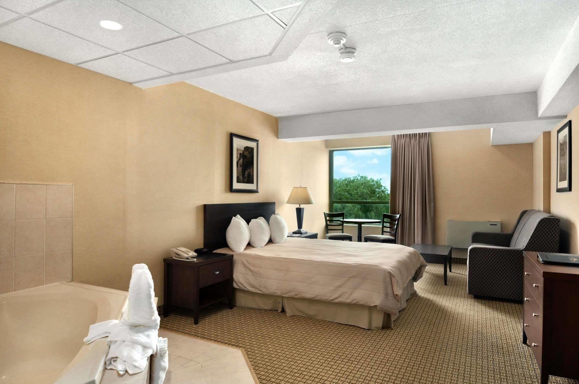 Days Inn By Wyndham Niagara Falls Lundys Lane Exteriér fotografie